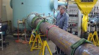 Bild 1: Dampfmengemessung bei der Kalibrierung bei der PtB  (Bild: Systec Controls)