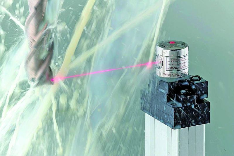 Bild 3: Das Lasermesssystem NC4 erfasst µm-genau Längen und Durchmesser sowie den  Verschleiß von Werkzeugen mit Durchmessern > 0,03 mm. (Archiv: Vogel Business Media)