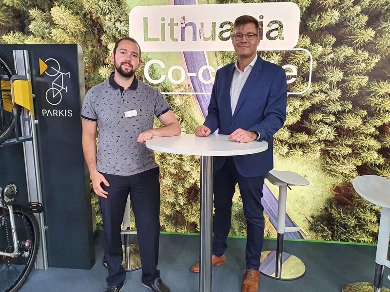 Der Vorstand mehrerer litauischer Wirtschaftsverbände, Giedrius Valuckas (r.) , gab uns Einblicke in die litauische Industrie aus erster Hand.