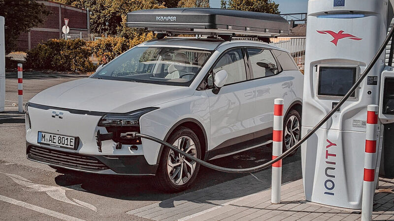 Der U5 stellte seine Praktikabilität während des Elektroauto-Ausfahrt „ED 1000“ unter Beweis. (Bild: Aiways)