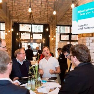 Das breite Know-how und Angebot aller Partner in der Factory 2 in Berlin eröffnet Anwendern aus allen Branchen und weltweit völlig neue Möglichkeiten bei der Digitalisierung.(Bild:  Siemens)