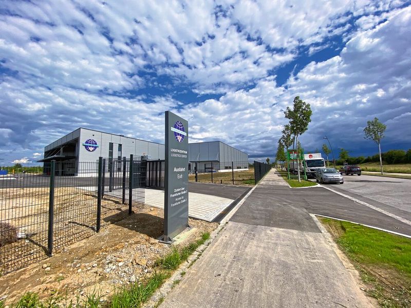 Logistikzentrum des Maschinen- und Anlagenbauers Hosokawa Micron im GVZ Augsburg. (Bild: G. Blaas)