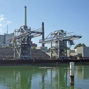 Fig. 1: Source, size, quantity, and quality of fuel are the key factors to be considered while designing a suitable unloading and transport system for fossil fuel.