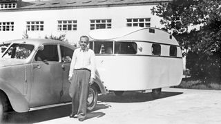 Hans Berger war ein Pionier der deutschen Campingbewegung. Ironie der Geschichte: Er starb am Tag der Auslieferung seines letzten Wohnwagens 1966.
 (Bild: Fritz Berger GmbH)