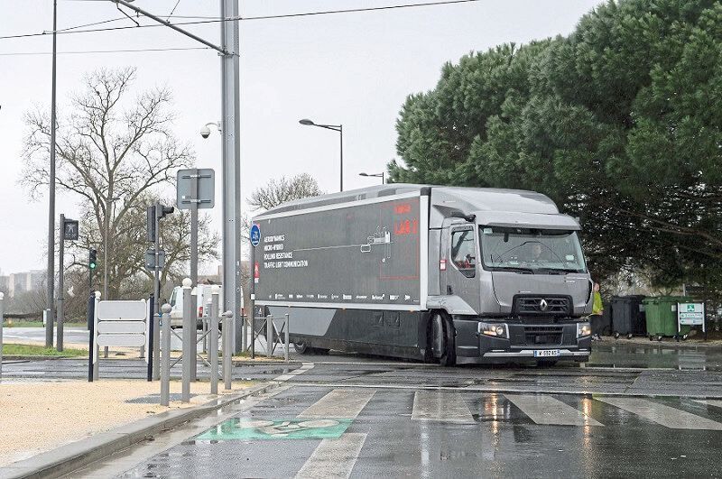 Der Zyklus auf öffentlichen Straßen setzte sich aus zwölf Kilometern Stadtverkehr, 50 Kilometern Regionalverkehr und 57 Kilometern Autobahnfahrt zusammen.  (Renault Trucks)