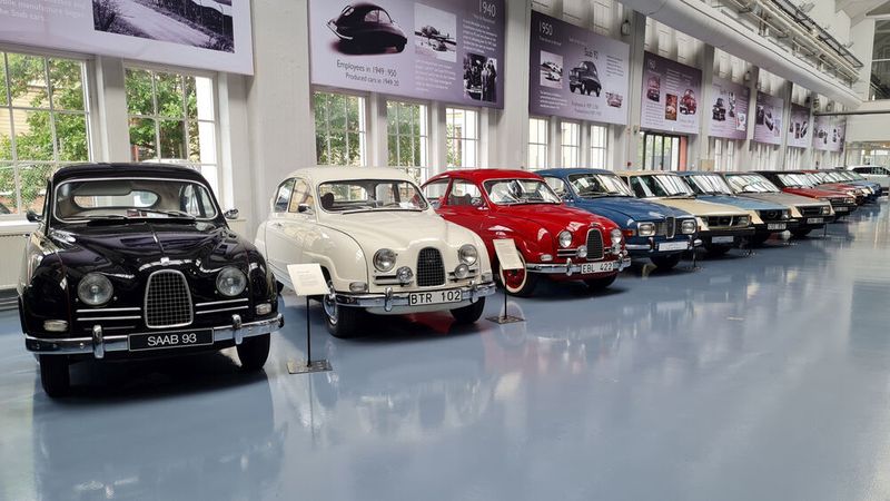 Rund 120 Fahrzeuge zählen zur Sammlung des Saab-Museums in Trollhättan, 70 davon sind in der permanenten Ausstellung zu sehen.  (Bild: Autoren-Union Mobilität/Michael Kirchberger)