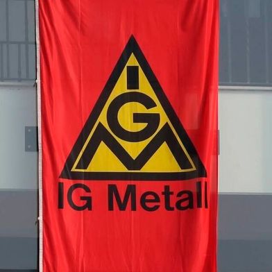 Die IG Metall wirft im Vorfeld zu den nächsten Tarifverhandlungen den Arbeitgebern vor, zum einen auf hohem Niveau zu jammern und zum anderen die derzeitige Lage völlig zu Unrecht für Stellenstreichungen auszunutzen. Denn es gehe wieder deutlich aufwärts ... (Bild: IG Metall)
