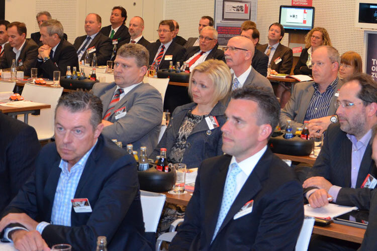 Rund 50 Händler kamen zur Toyota-Delegiertenversammlung nach Berlin. (Foto: Preising)