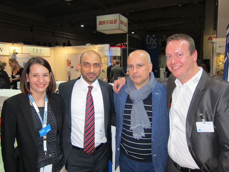 Die vier, die sich nicht kennen: Vanessa Stoffel, Samsung, mit (v. l.) Imad Kurdi, EZY, Silvan Tatzel, Microsoft, und Ralf Schweitzer, GSD  (Bild: IT-BUSINESS)