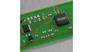 Bild 1: Prototyp mit MEMS-Anbindung; neben dem RFID-Schaltkreis PE3001 sitzt der Sensor (Archiv: Vogel Business Media)