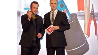 Carsten Schulz (links), Produktdesigner bei Item, bei der Preisverleihung in Hannover.  (Bild: Item)
