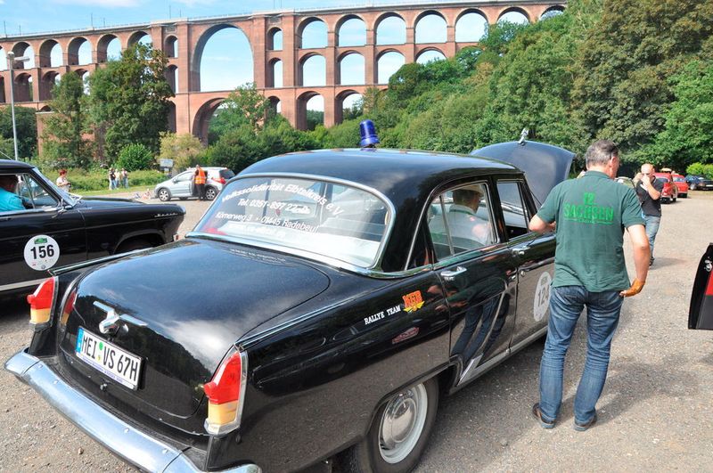 Das „Rallye Team KGB“ vom Volkssolidarität Elbtalkreis im Wolga M-12 aus dem Jahr 1961 mit aufsetzbarer Sondereinsatzsignalrundumleuchte. (Schunk)