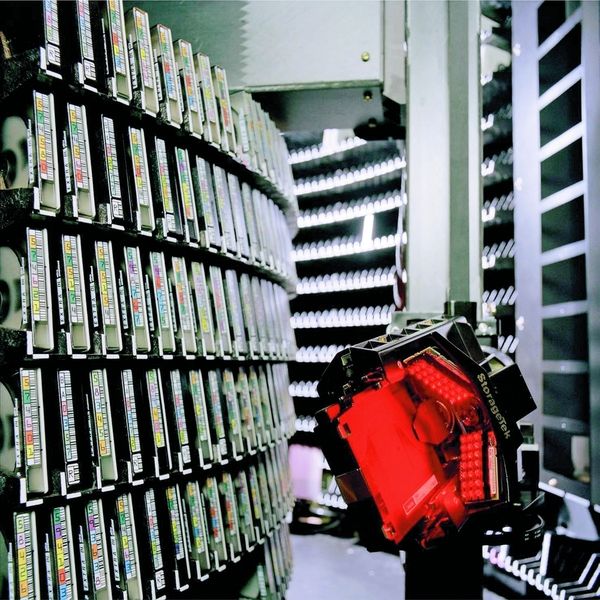 Die Lufthansa Systems benutzt immer noch den robusten Powderhorn-Bandroboter von Storagetek/Sun als Zielsystem für die Virtual-Tape-Appliance Centric Store von Fujitsu Siemens Computers. (Archiv: Vogel Business Media)