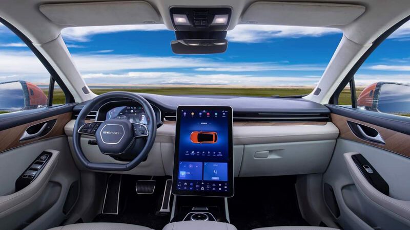 Auf der Mittelkonsole sitzt ein großes Display. (Bild: Indimo)