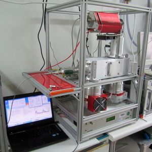 Aerosol-Massenspektrometer wie das in dieser Studie verwendeten Aerosol Chemical Speciation Monitor (ACSM) liefern zeitlich hoch aufgelöste Ergebnisse über die chemische Zusammensetzung von Aerosolen.(Bild:  Samira Atabakhsh, TROPOS)