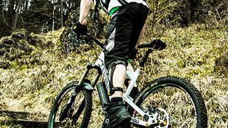 Ob Up- oder Down-Hill: Relo beschleunigt bis zu einer Maximalgeschwindigkeit von 25 km/h, solange der Fahrer in die Pedale tritt. (Bild: Relo)