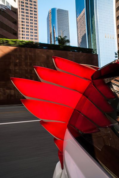 Die integrierten Elemente leuchten rot auf und dienen als Rück- und Bremsleuchten. Weitere Design-Details ... (Daimler)