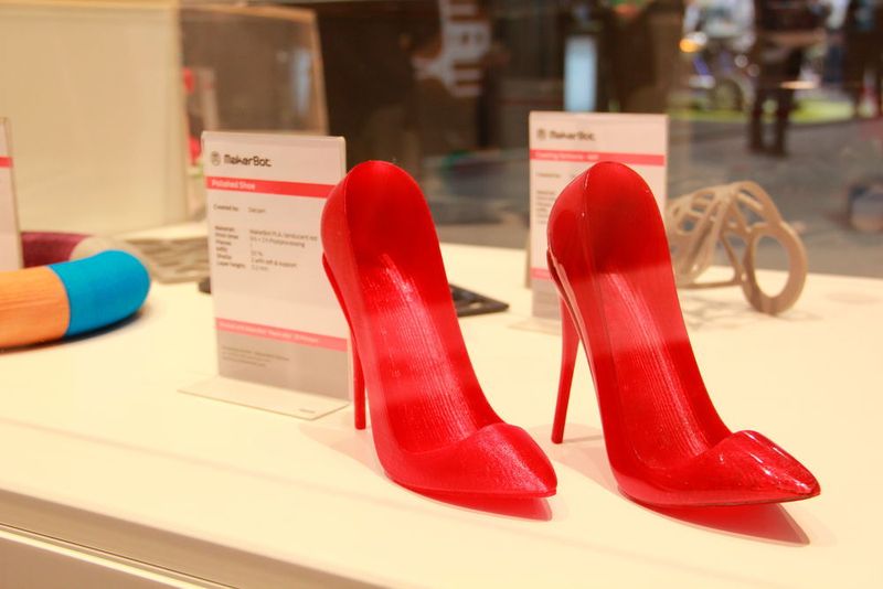 Immer die richtigen Schuhe zum Abendkleid. Mit einem Makerbot anscheinend kein Problem. (Simone Käfer)
