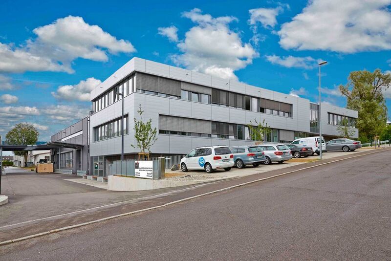 Die Ulmer Werkzeugschleiftechnik GmbH & Co. KG ist seit 1999 in Ulm-Einsingen ansässig (Bild: Phoenix Contact)