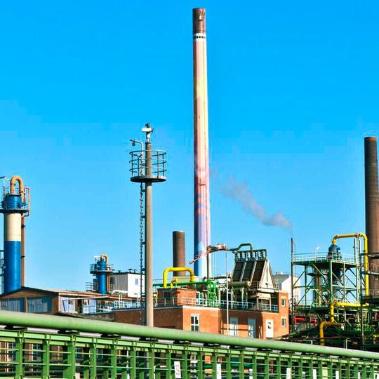 Die Erweiterung der Katalysatorproduktion durch Lyondell Basell in Frankfurt bringt Leben in Infrastrukturprojekte.(Bild:  Lyondell Basell)