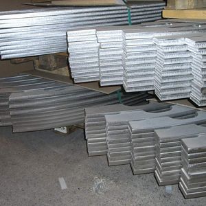 Optimale Schnittqualität bei dicken Edelstahlzuschnitten setzt hohe Leistungen und prozessoptimierte Schneidparameter voraus.  Bild: PS Laser