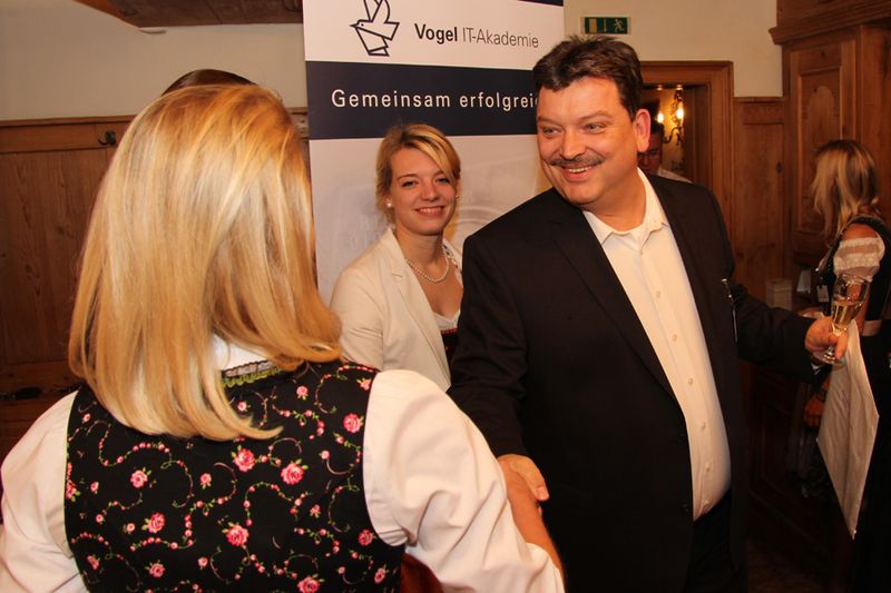 Markus Vogt (ALSO) wurde herzlich vom Team begrüßt. (Vogel IT-Medien)