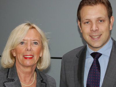 Die Vertriebler für die Kfz-Branche von der Santander Consumer Bank: Generalbevollmächtigte Marion Johl und Jörn Everhard, Bereichsleitung Sales und Marketing. (Archiv: Vogel Business Media)