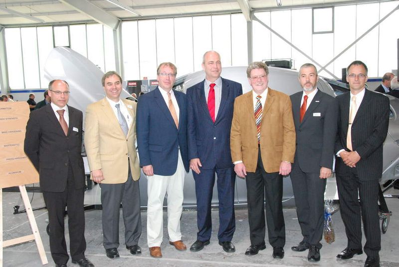 Diskutierten über Reparaturzeiten (v.li.): Dr. Christoph Lauterwasser (AZT), Jürgen Peitz (Opel), Elmar Fuchs (BVSK), Michael Hofmann (DAT), Friedrich Nagel (ZKF), Peter Gottschalg (Honda) und Thorsten Böhm (Audatex). (Archiv: Vogel Business Media)