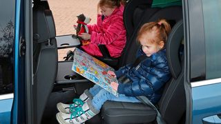 Platz im Innenraum ist für Familien oft das entscheidende Kaufkriterium – Elektromobilität eher nicht so. (Bild: Volkswagen)