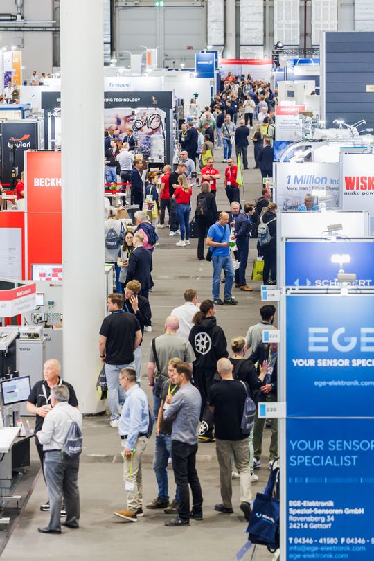 Das Who-is-Who der Intralogistik vor Ort: Die Messehallen in Hamburg wurden zum zentralen Knotenpunkt für hocheffiziente Materialflüsse und innovative Automatisierungslösungen.(Bild:  Easyfairs Deutschland GmbH)