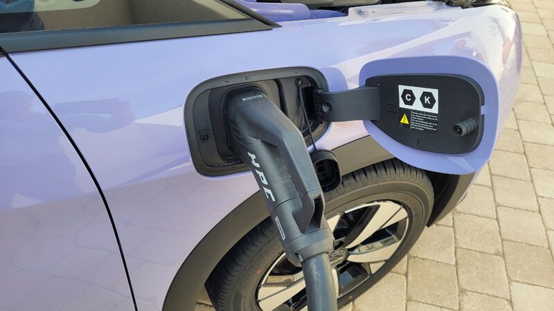 Die Batterie des BYD Dophin fasst 60 kWh und lässt sich mit 88 kW aufladen. (Bild: Wehner - Vogel Communications Group)