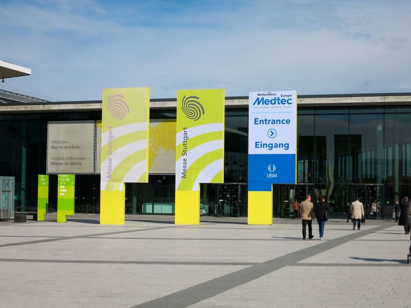 Nach ihren Anfängen auf dem Stuttgarter Killesberg findet die Medtec Europe seit 2008 auf dem neuen Gelände der Landesmesse Stuttgart statt. Die unmittelbare Nähe zum Flughafen erleichtert internationalen Besuchern die Anreise. (Reinhardt)
