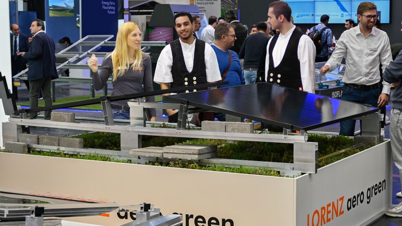 Technik zum Anfassen: Auf der Dach+Holz 2026 ist das Gründachsystem eines der Exponate auf dem Lorenz-Stand. (Bild:  Lorenz-Montagesysteme GmbH)
