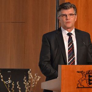 DAT-Geschäftsführer Jens Nietzschmann begrüßte die Gäste anlässlich des Jubiläums und bezeichnete den DAT-Report als „neutrales Navigationsgerät für die Branche“.(Foto:  Michel)