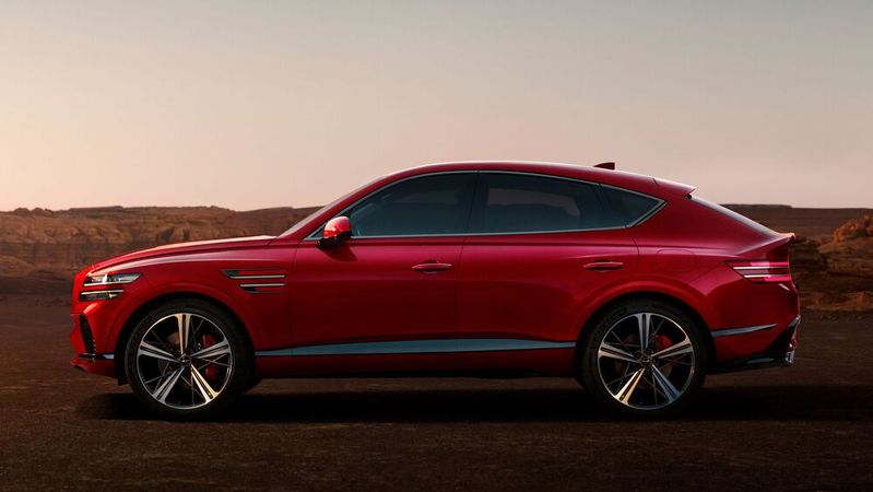 Das Dach des GV80 fält bei der Coupéversion nach hinten deutlich ab.(Bild:  Genesis)