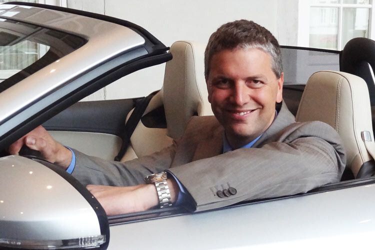 Jaguar-Land-Rover-Deutschland-Geschäftsführer Peter Modelhart glaubt, dass sich rund ein Drittel der Kunden für den F-Type entscheiden werden, ein Drittel für den F-Type S und ein Drittel für den F-Type  V 8 S. (Foto: Mauritz)