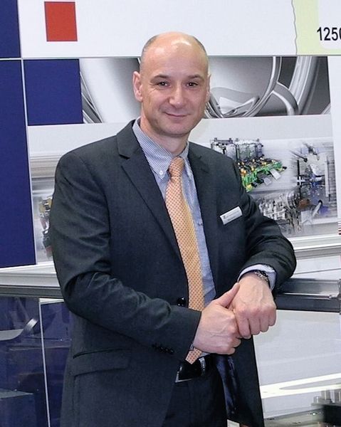 „Hohe Präzision und Wirtschaftlichkeit bei kleinen Losgrößen sowie der schnelle Werkzeugwechsel sind die Trendthemen für den Pressenbau“, sagt Mike Gruner, Vertriebsleiter Press & System bei der H & T Produktions-Technologie GmbH. (Bild: EFB)
