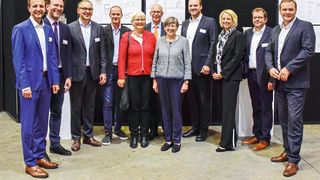 Die FADZ-Initiatoren zusammen mit Regierungspräsidentin Heidrun Piwernetz und Frank Ebert.  (FADZ)