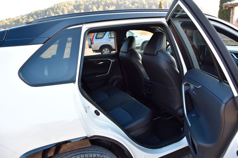 ... was vor allem den Passagieren im Fond zu Gute kommt. (Simon / »kfz-betrieb«)