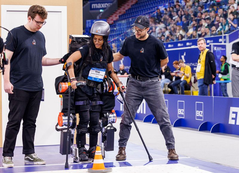 In Exoskeletten ist die axiale Einbaulänge sehr limitiert. Daher werden hier bevorzugt Wellgetriebe in kurzer Bauform eingesetzt.  (Bild: Nabtesco Precision Europe)