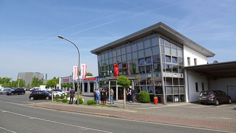 Der Karosserie- und Lackierbetrieb Restemeier in Osnabrück wurde 1980 gegründet und arbeitet schon seit vielen Jahren mit digitalen Tools und Prozessen. (Bild: Rosenow – »kfz-betrieb«)