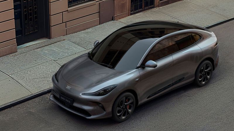 Das Platzangebot des IM6 ist aufgrund des fast drei Meter langen Randstands üppig und wird subjektiv durch das riesige Panoramadach noch verstärkt.(Bild:  MG)