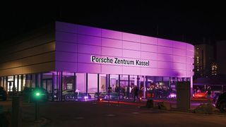 In Kassel hat die Glinicke-Gruppe am Freitag, 16. Januar, ihr neues Porsche-Zentrum eröffnet. (Bild: Ulf Schaumlöffel)