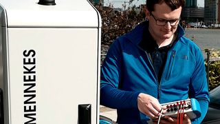 Mit mobiler Messtechnik lassen sich unter anderem Elektrizitätszähler und Messwandler überprüfen. (EMH)