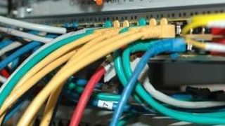 Big Data: Die Autohersteller wollen ihre Messdaten künftig mit Open-Source-Software verwalten. (Hans-Peter Reichartz  / pixelio.de)