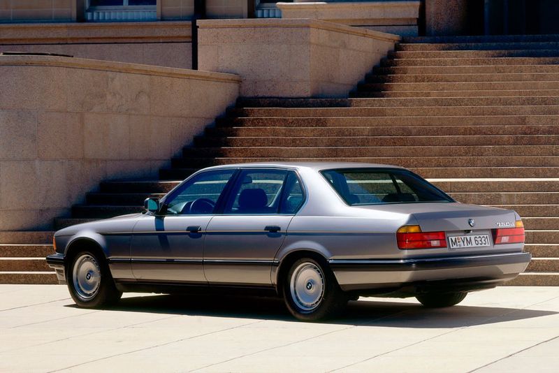 Wer diese Leistung und die damals sensationellen 450 Nm Drehmoment voll auskostete, musste allerdings 20 bis 23 Liter Verbrauch hinnehmen. (BMW)