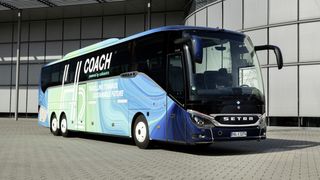 Der H2 Coach ist ein Testfahrzeug. Der Bus fährt mit Wasserstoff. (Bild: Daimler Truck)