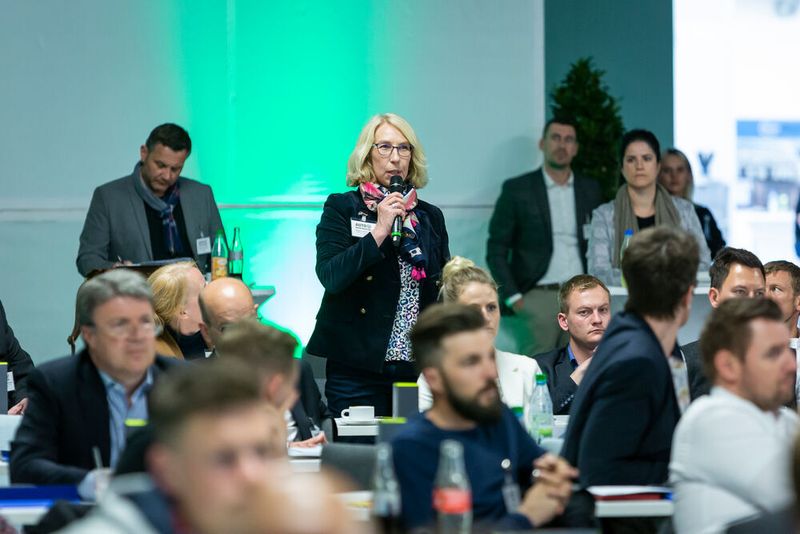 Die teilnehmenden Händler zeigten mit ihren Fragen reges Interesse am Thema Abo. (Stefan Bausewein)