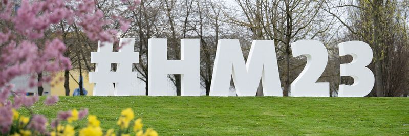 Frühlingsgefühle auf der Hannover Messe: Die Elektro- und Digitalindustrie sieht das laufende Jahr optimistisch.(Bild:  Deutsche Messe)