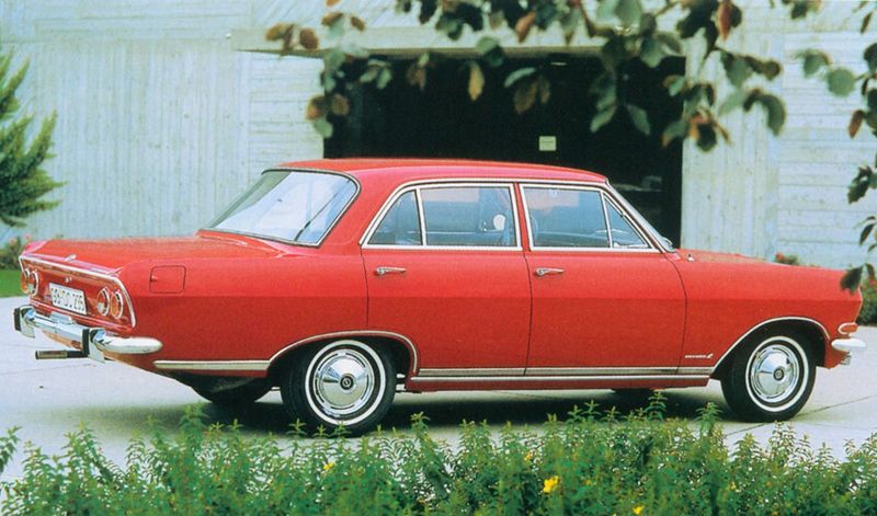 Auch als praktischer Viertürer gab sich der Opel Rekord B von 1965 durchaus elegant. (Foto: Opel)